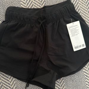 Lululemon inner glow HR short 3”